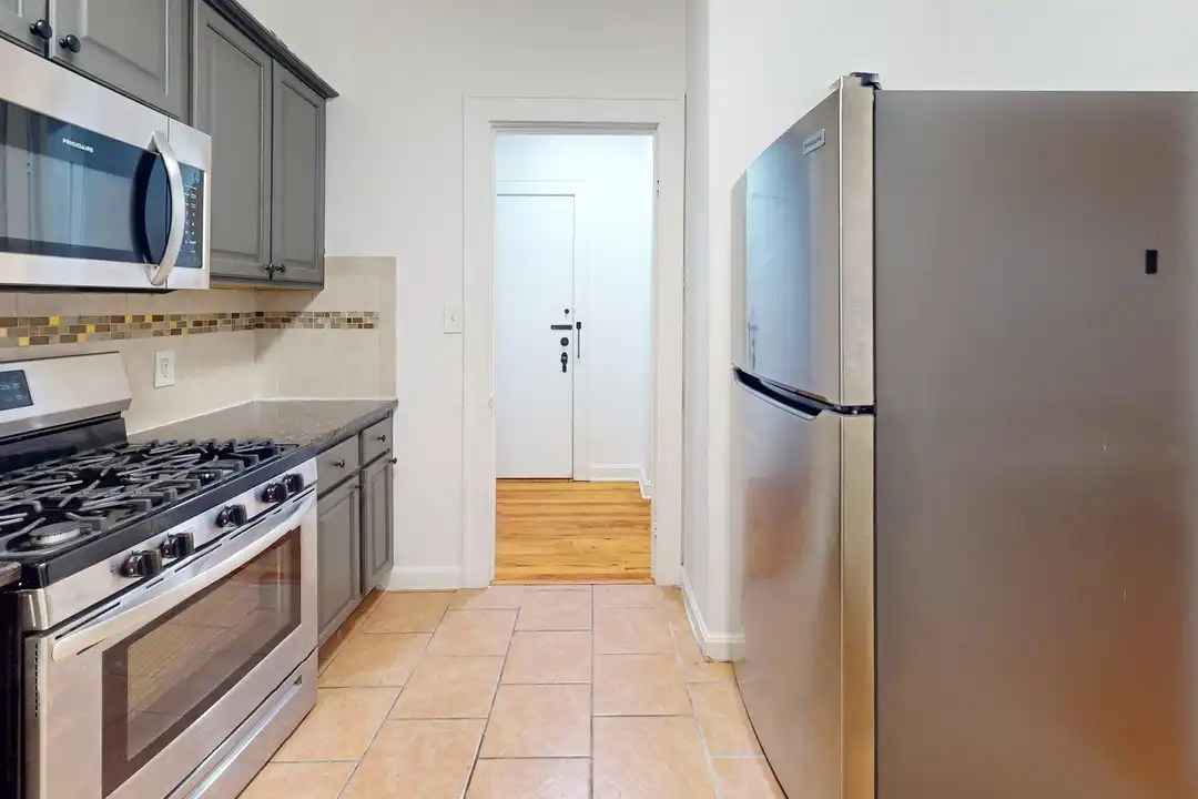 2666 N Moreland Blvd – další