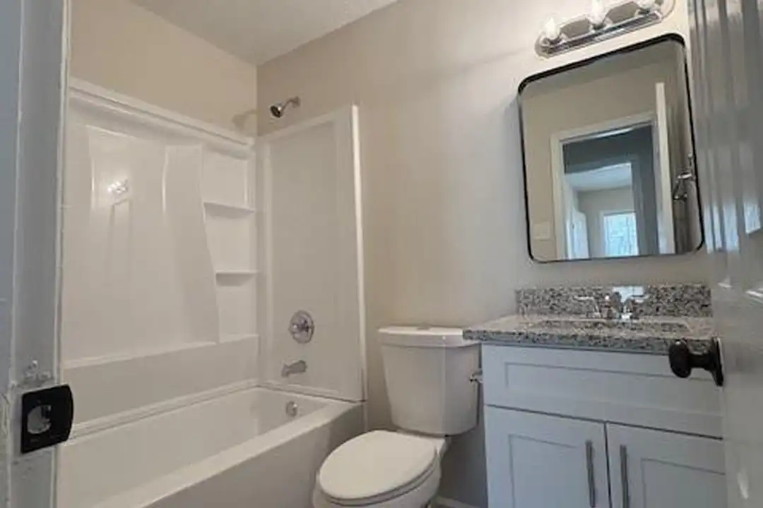 2068 Kenwood Pl SE - View 4