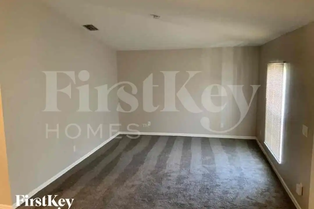 541 Hawthorne Ave S - View 3