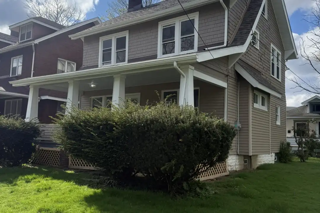 33 W Judson Ave – photo 1