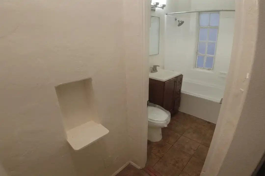 620 N Sweetzer Ave unit 3 - View 2
