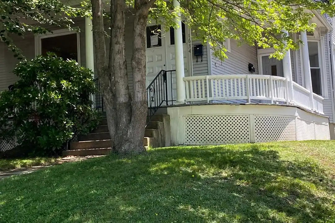 1634 Capouse Ave unit 2F Front - View 4
