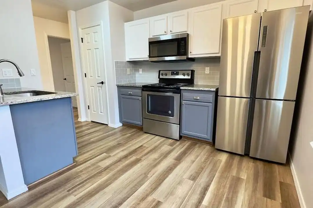 1069 W Pine Ave unit # 3 - View 3