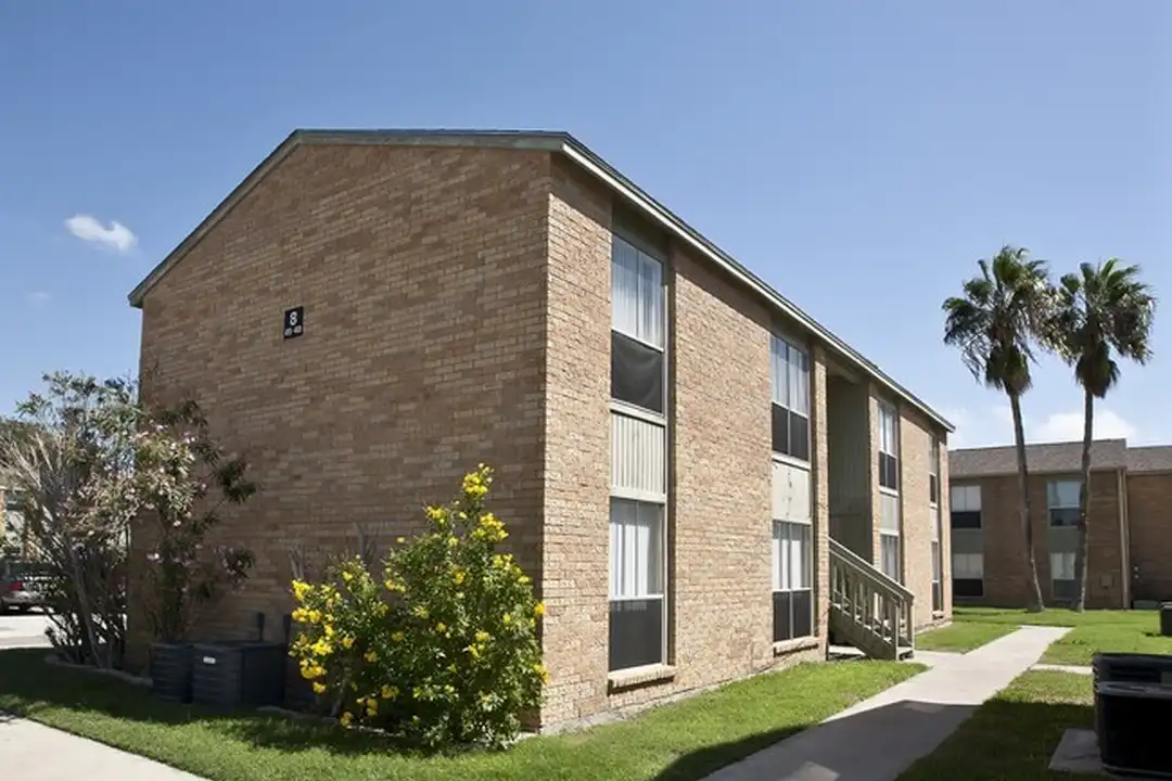 200 S Ave A – photo 1 of 13