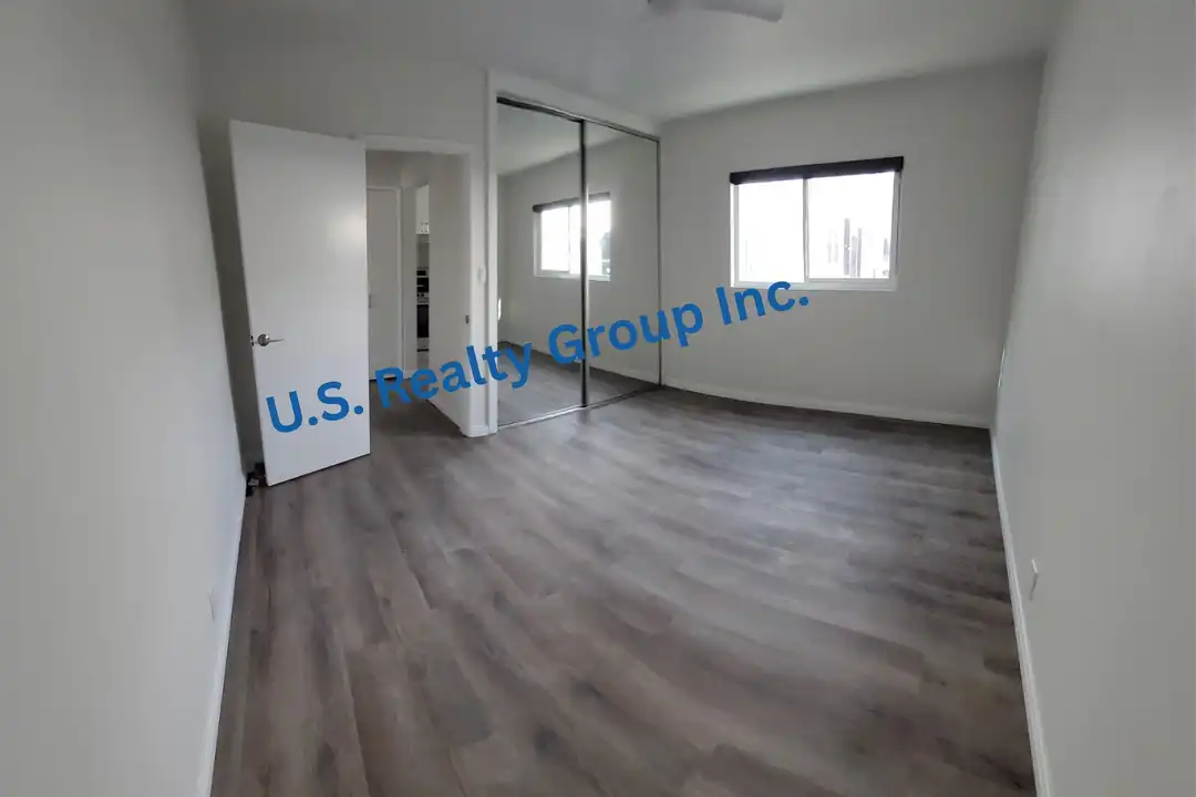 740 N St Andrews Pl unit 6 - View 3