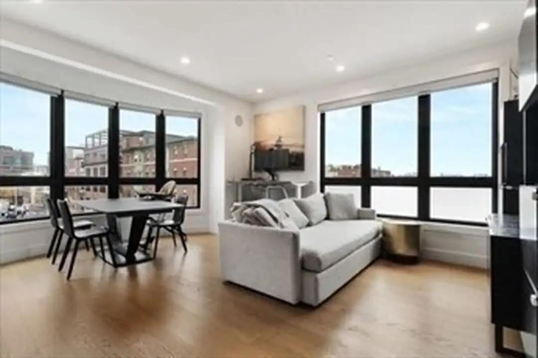 75 W Broadway unit 301 – další