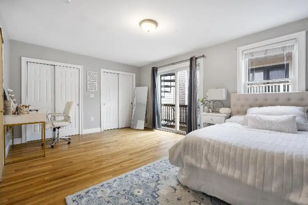 Apartment in Boston, Dorchester Heights, South Boston - View 3