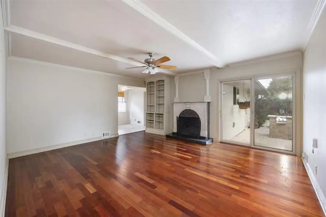 1404 Seminole Dr - More