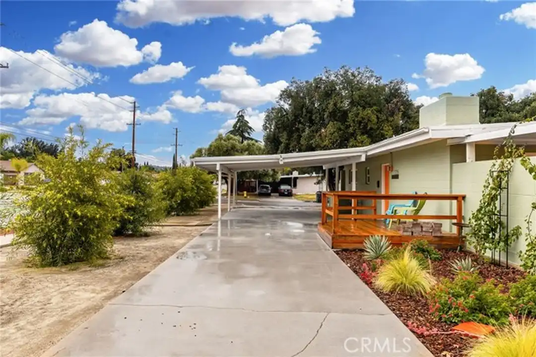 1335 Campus Ave - View 4