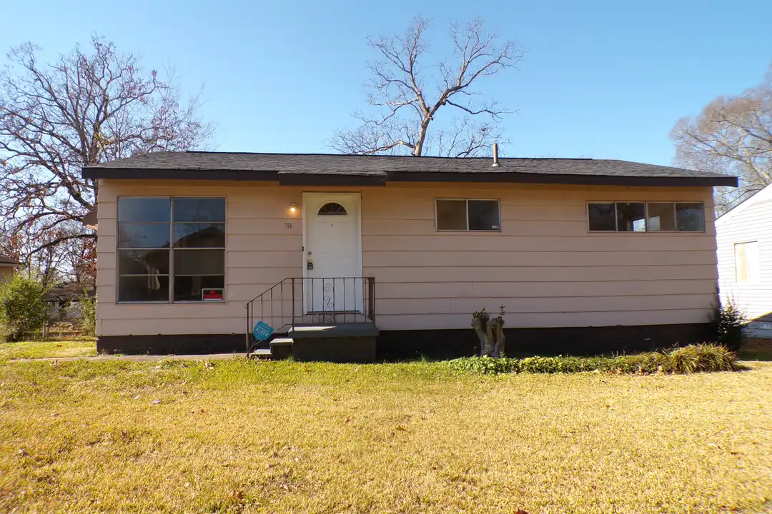 756 30th St SW – photo 1