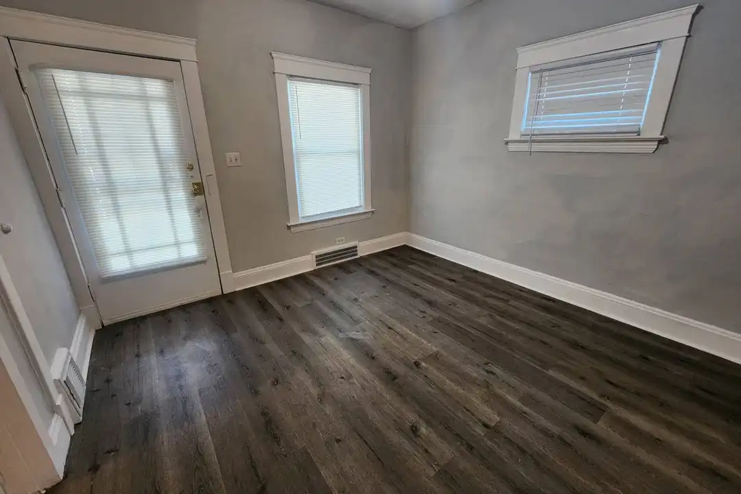 2762 E 120th St unit Unit 1 – další