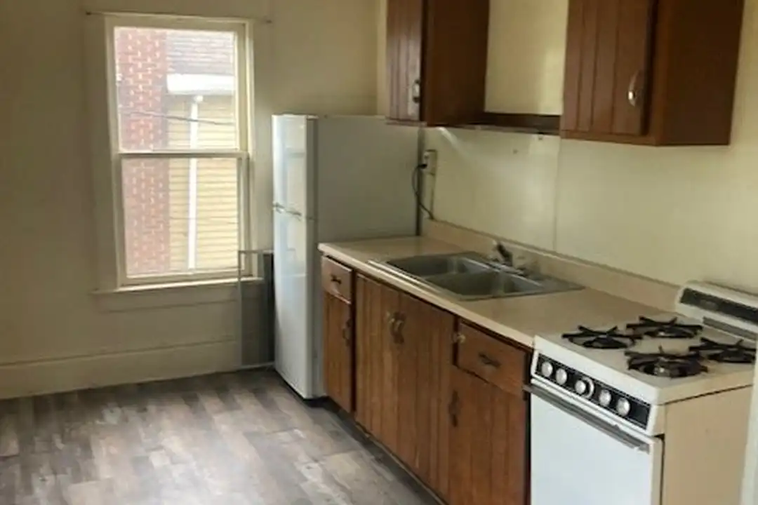 106 E Poplar St unit 2 – photo 1 of 5