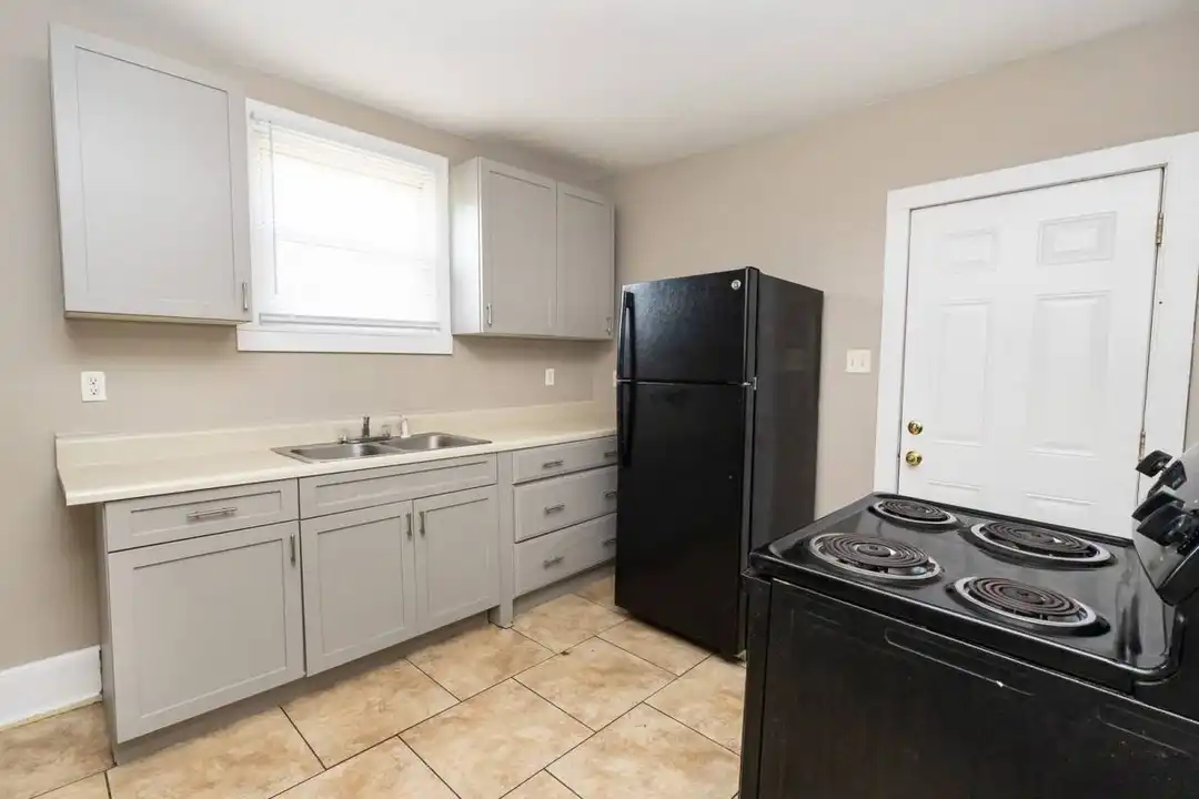 457 Roanoke Ave – photo 1