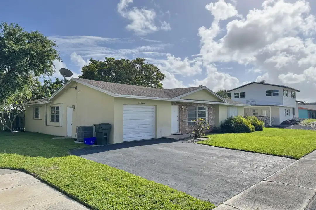 200 SW 4th St - View 3
