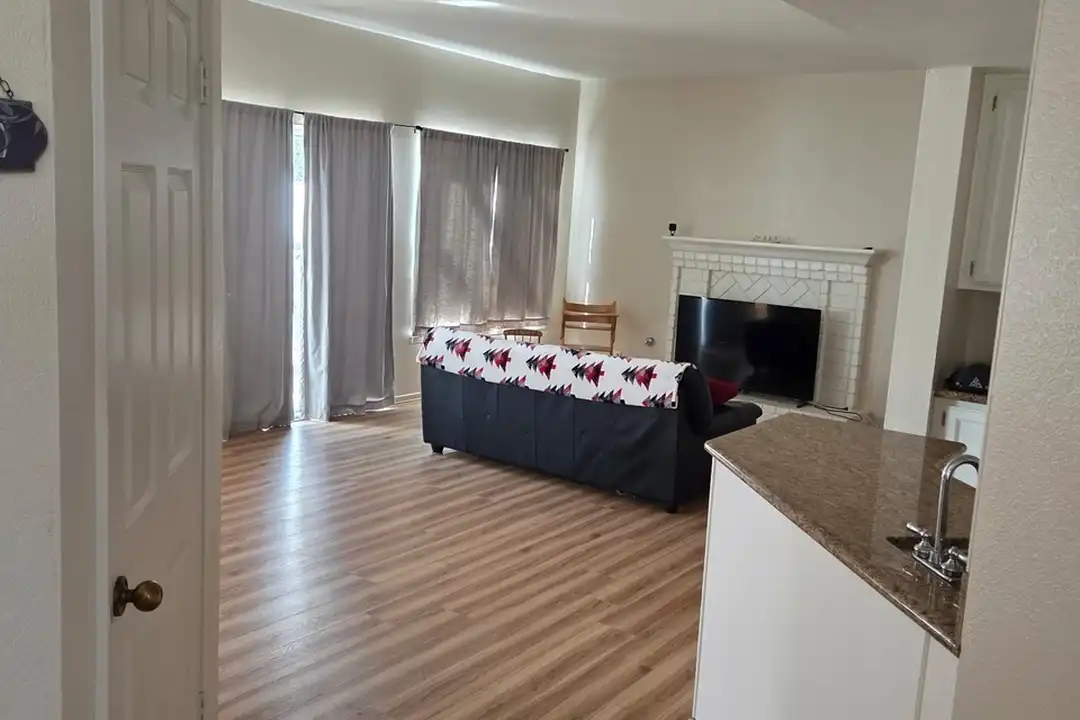 1500 Devonshire Dr - View 4
