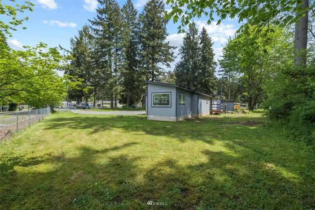 8740 Boxwood Ct SE - View 3