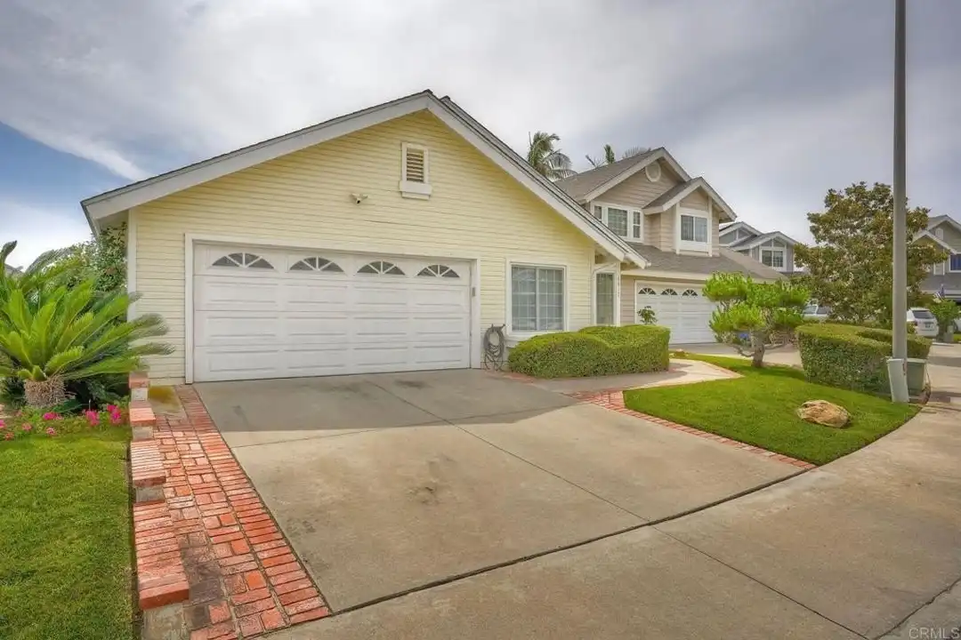 6817 Watercourse Dr - View 2