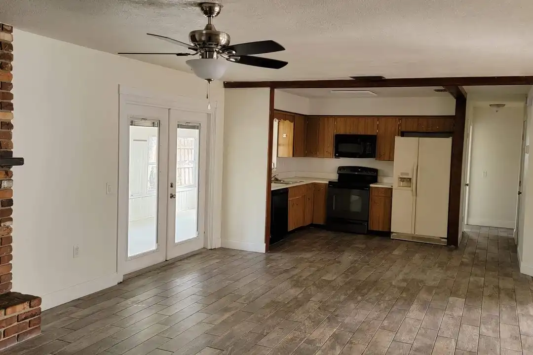 2425 W Central Ave – photo 1