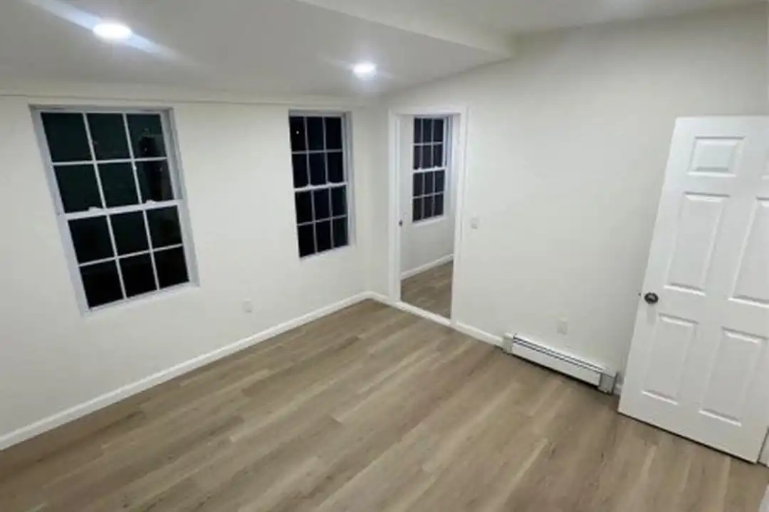 7 Circle Ave #2 - More