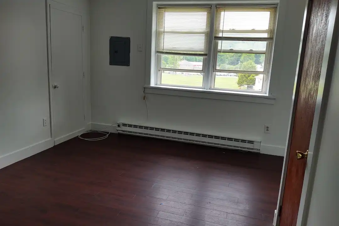 31 Wing Ave unit C3 – photo 1 of 4
