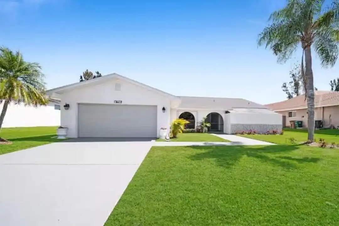 2723 SW 5th Ave - View 2