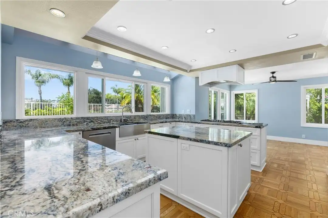 22931 Calle Azorin - More