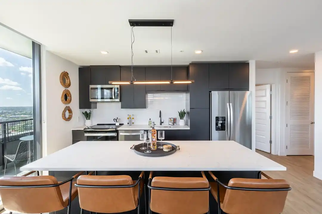Momentum Midtown – photo 1