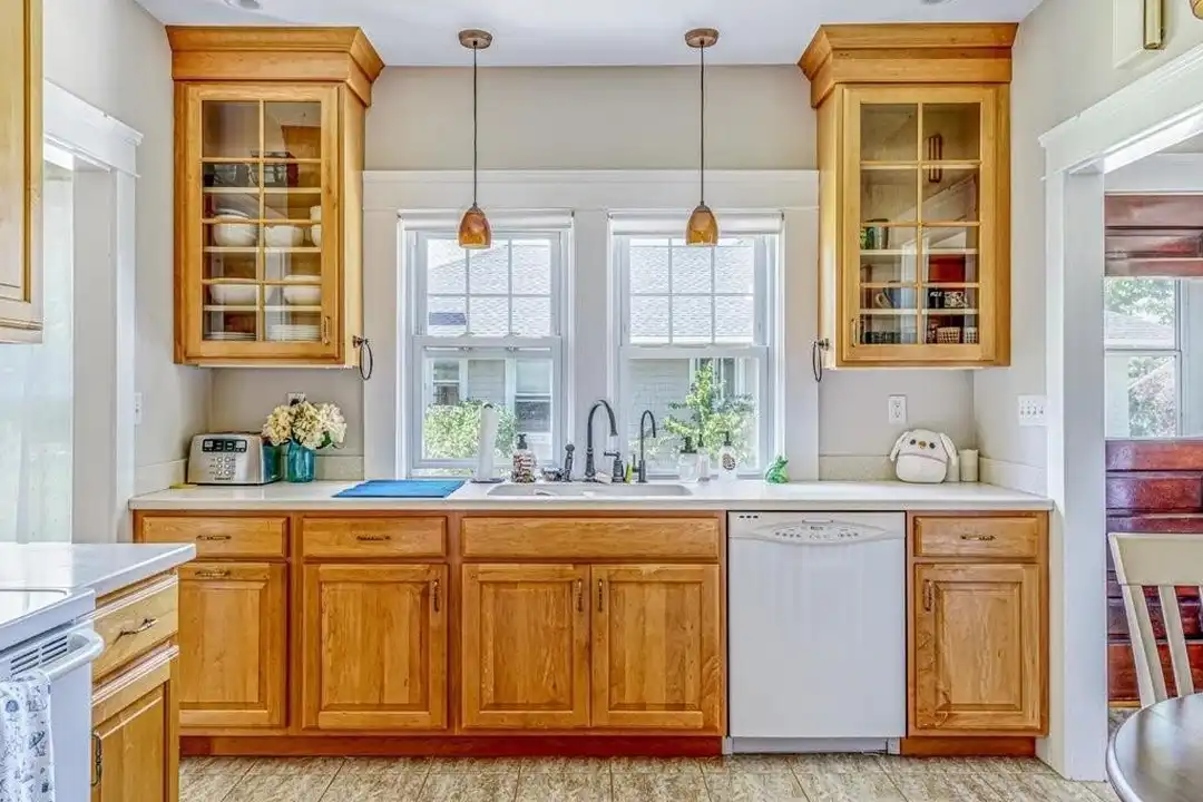 1102 Buttonwoods Ave - More