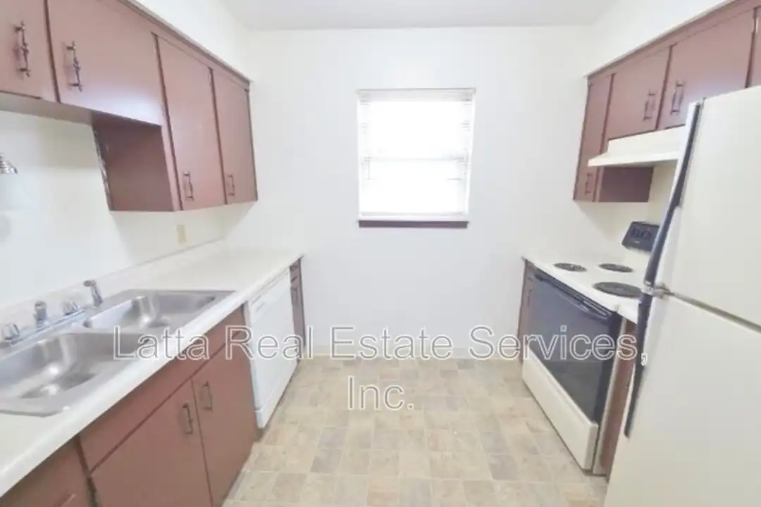 12502 East 40th St S unit # C - View 4