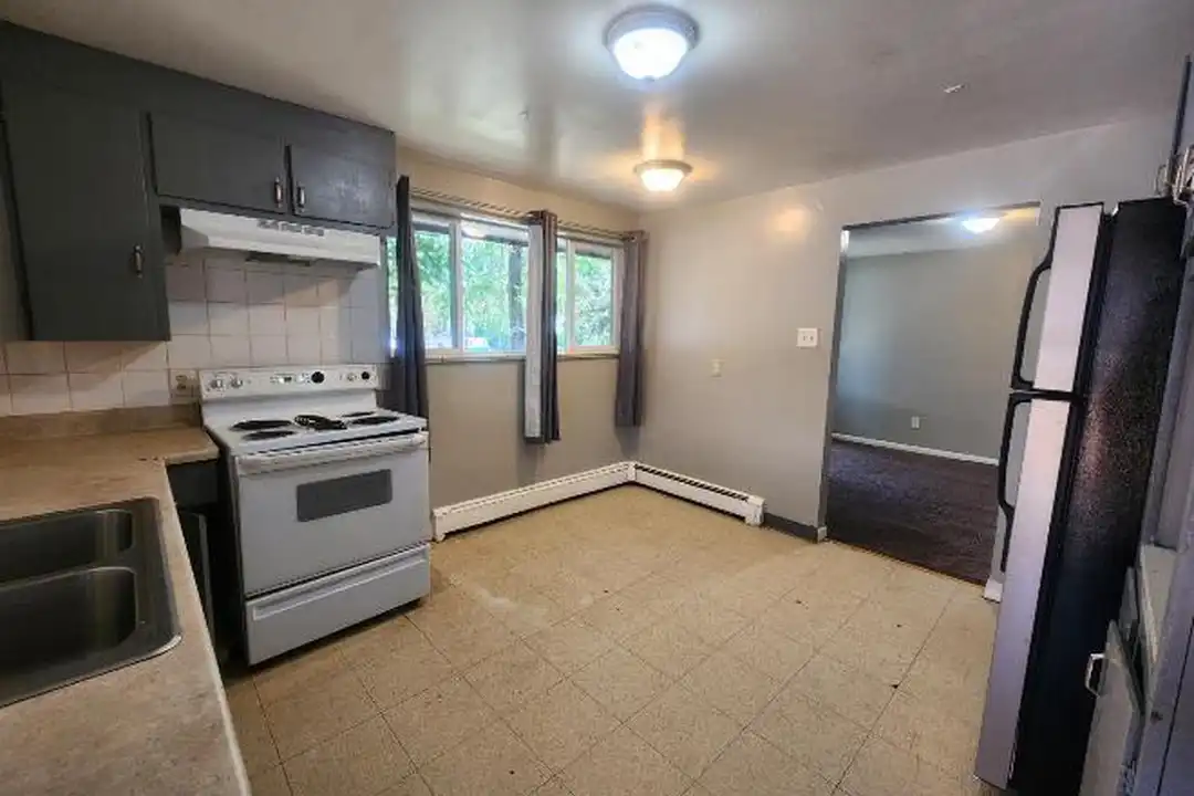1753 Clinton St - More