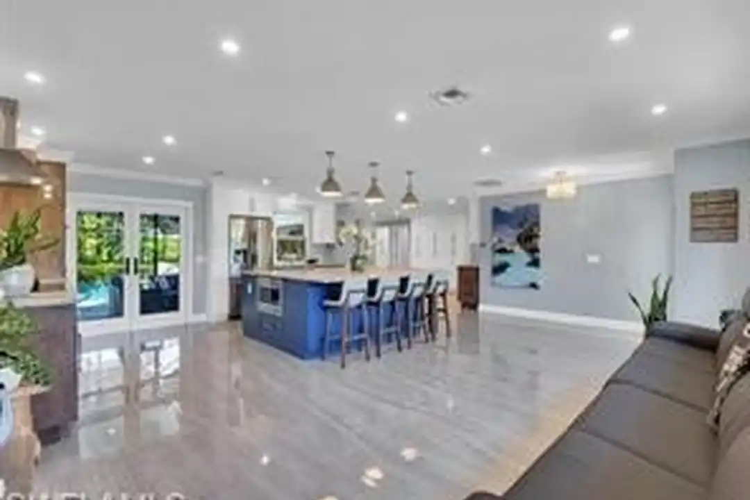 1902 Princess Ct - More