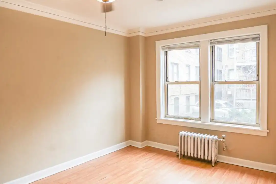 922 W Eastwood Ave - View 2