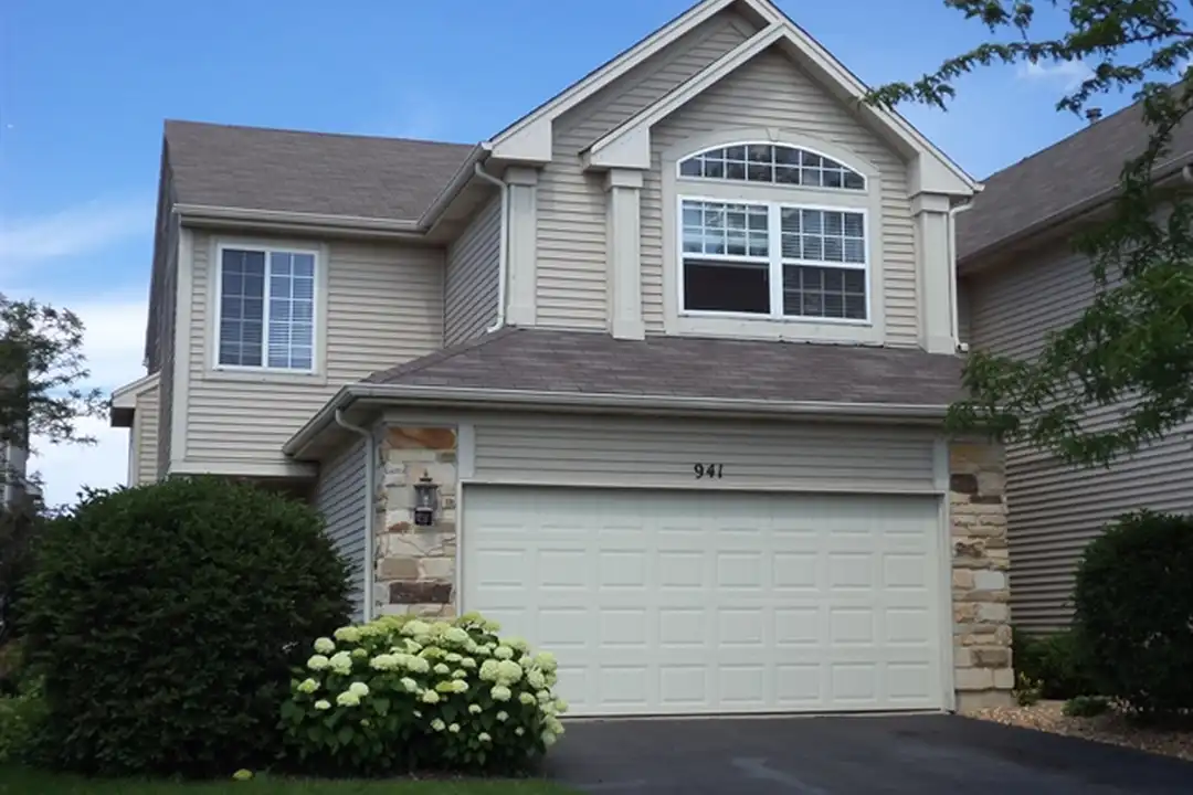 941 Viewpoint Dr – photo 1 of 2