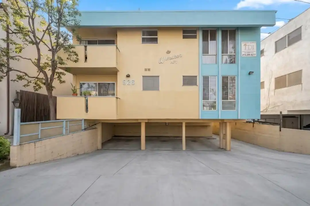 928 4th St unit 03 - View 3