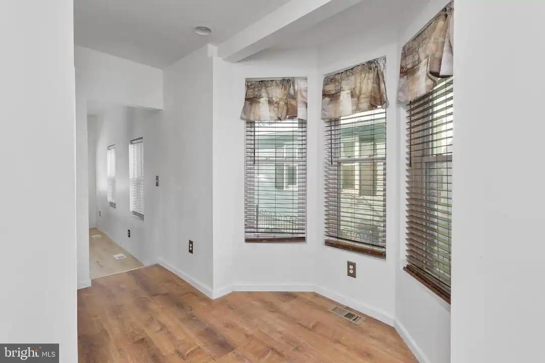 422 Prince St - More