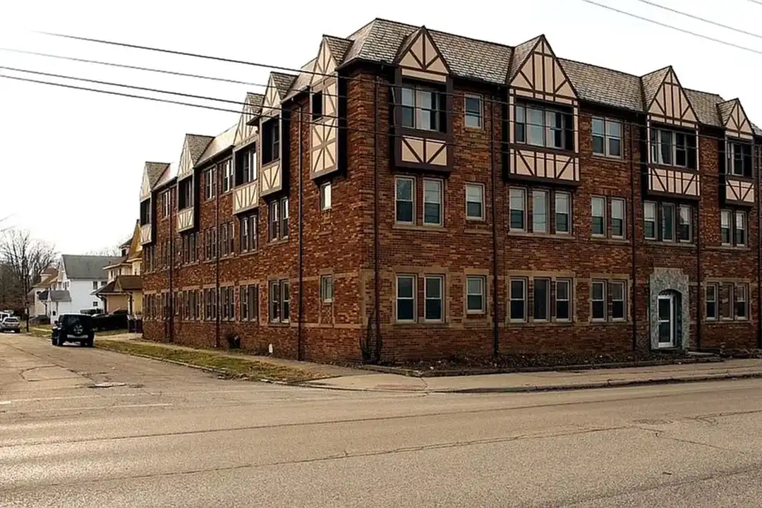 Noble Tudor Apartments – photo 1