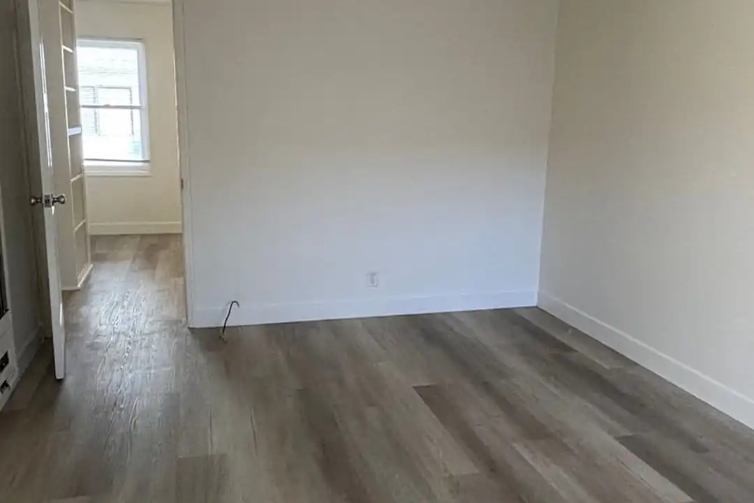 915 Freeman Ave unit Unit 2 - View 2