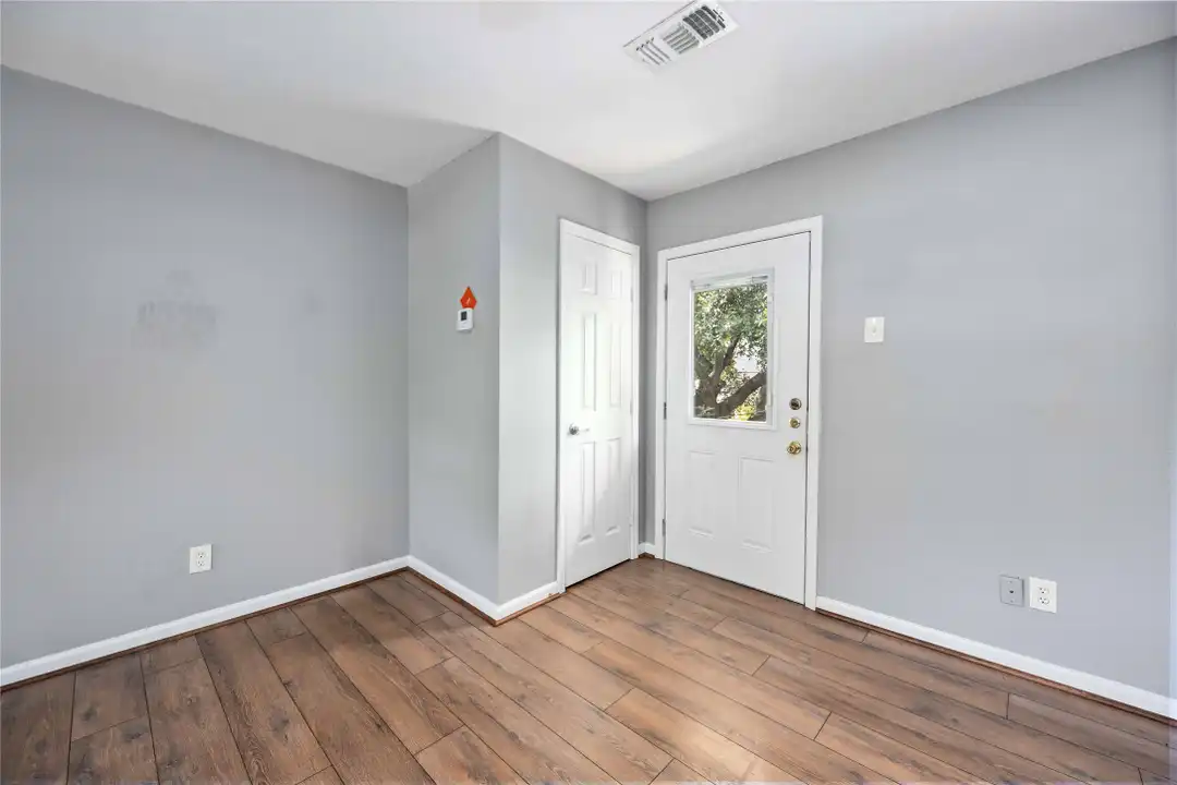 2119 N Austin Ave unit C - View 4