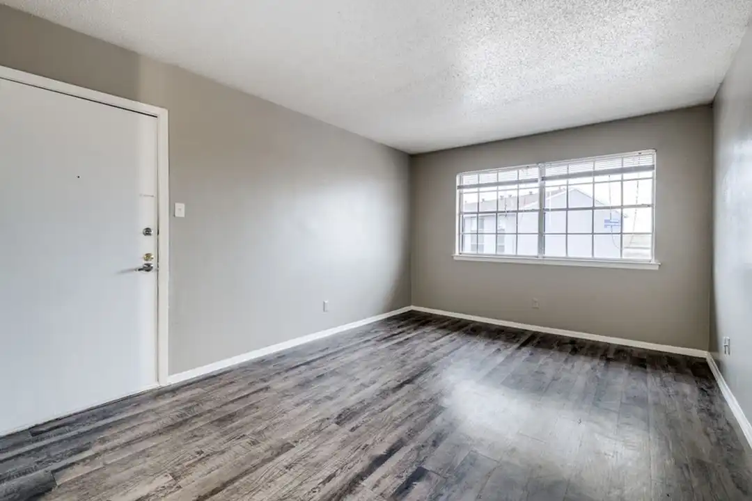 400 Ralph St - More