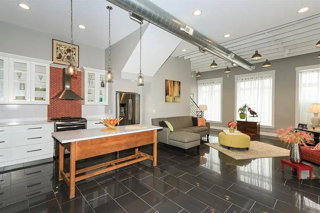 2354 Riverside Dr – photo 1