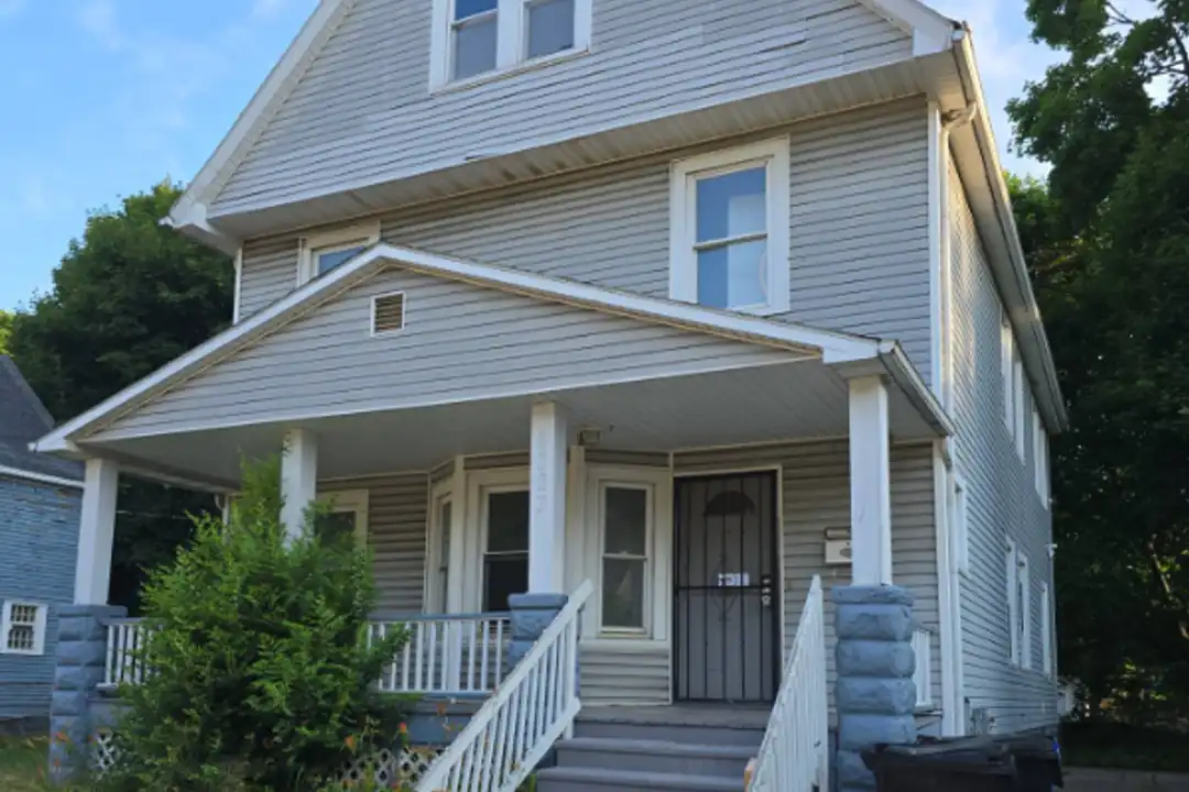 8323 Medina Ave – photo 1