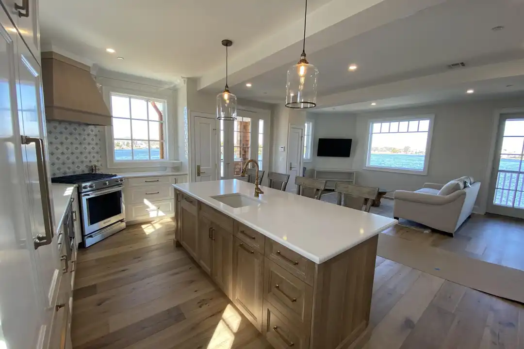 412 Lake Ave - View 3