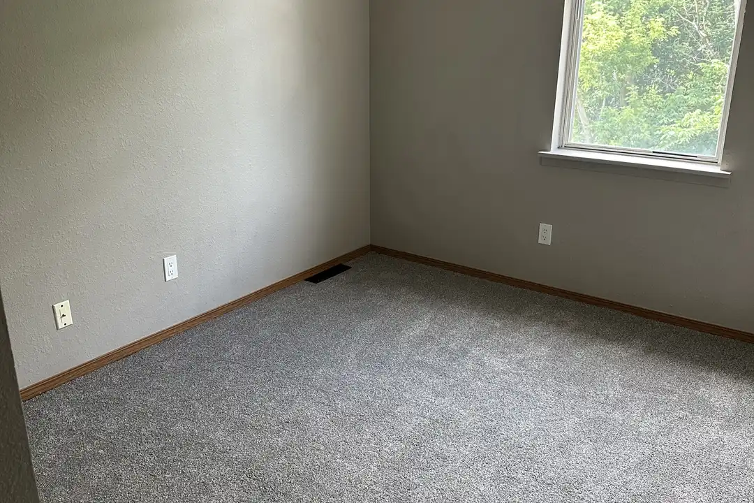 420 Clarke Dr - View 3