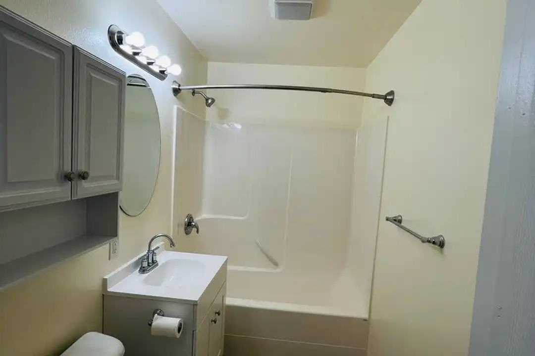 915 Defoe St unit B - View 6