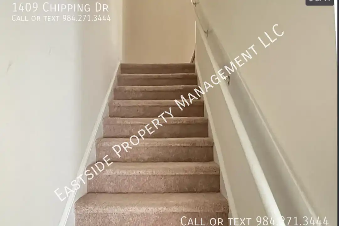 House in Apex - View 6