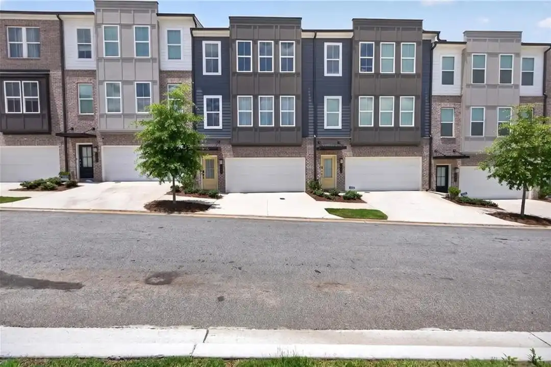 1445 Creekside Cir NW - View 3