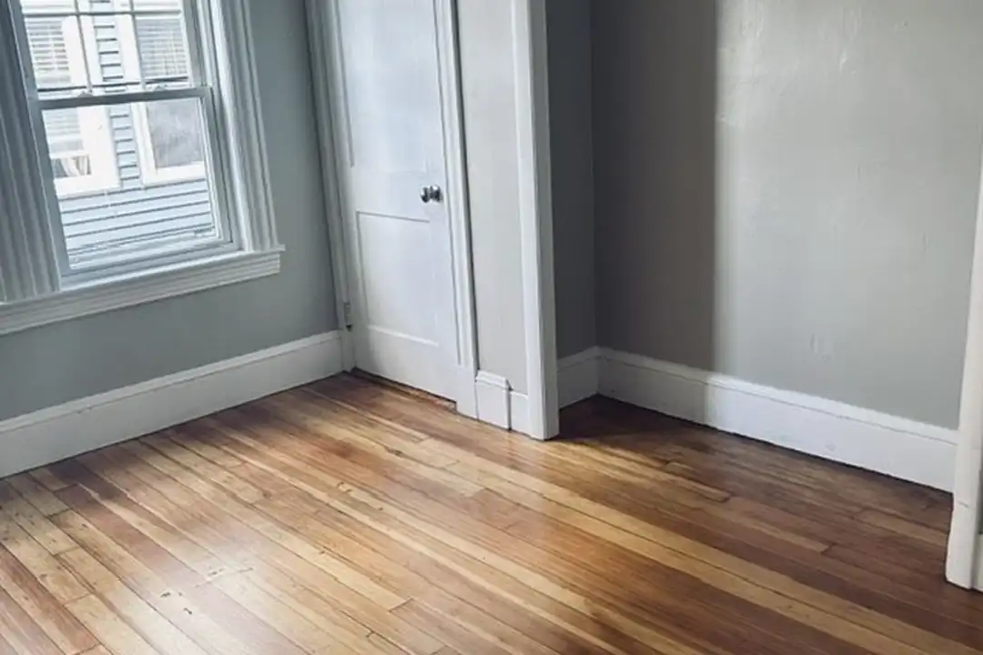 Apartment in Revere - More