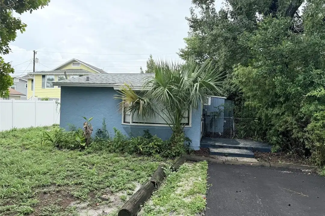 1661 27th Ave N – photo 1 of 13