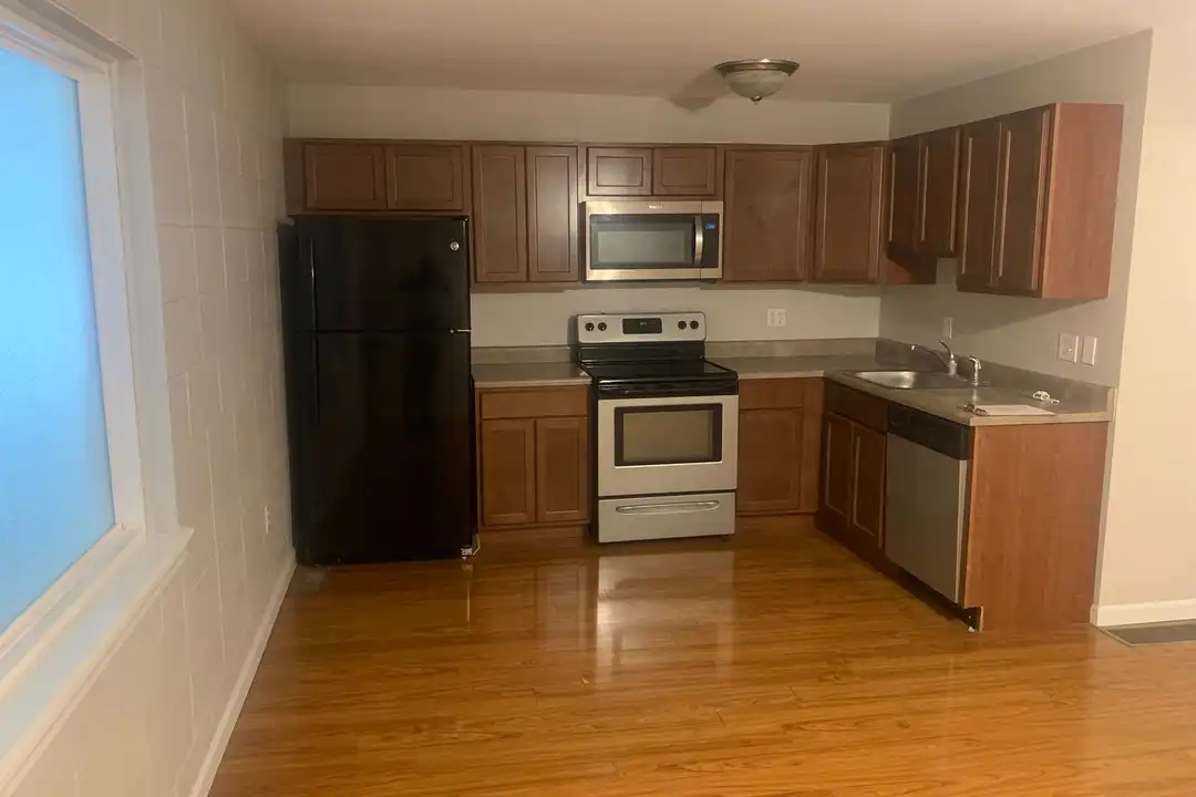 518 Hillsboro Ave unit 518-11 – photo 1 of 16