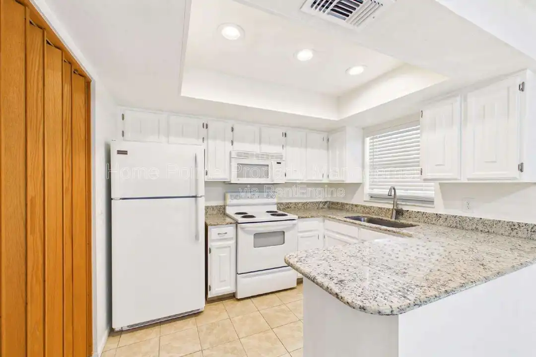 18543 Iris Rd - More